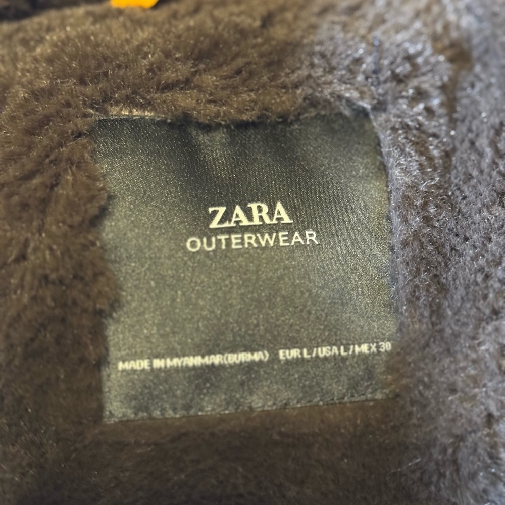 Zara Women's Mustard Yellow Down Puffer Jacket with Faux Fur Collar - Picture 7 of 14